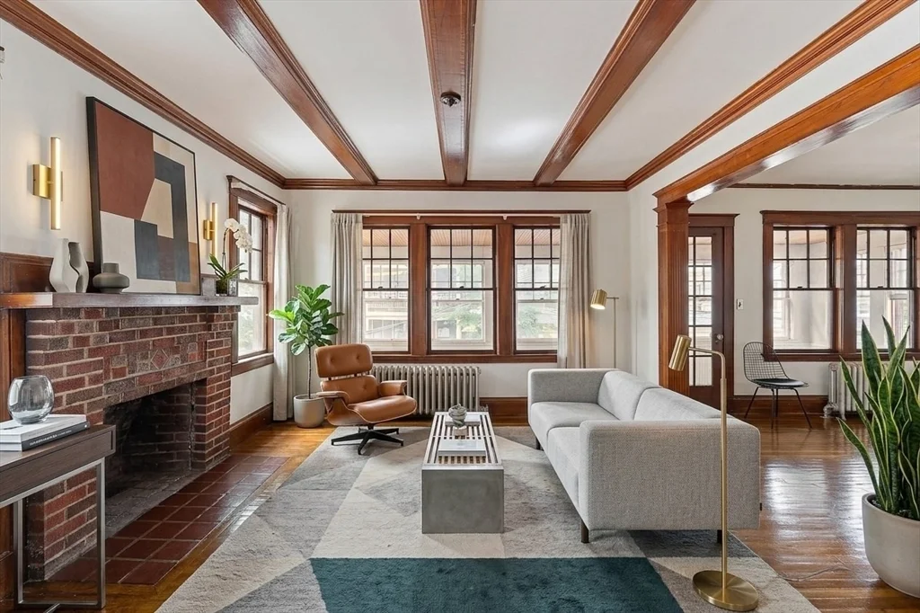 3 bed, 1 bath apartment for rent at 29-31 Chatham St Unit 2, Harvard Square