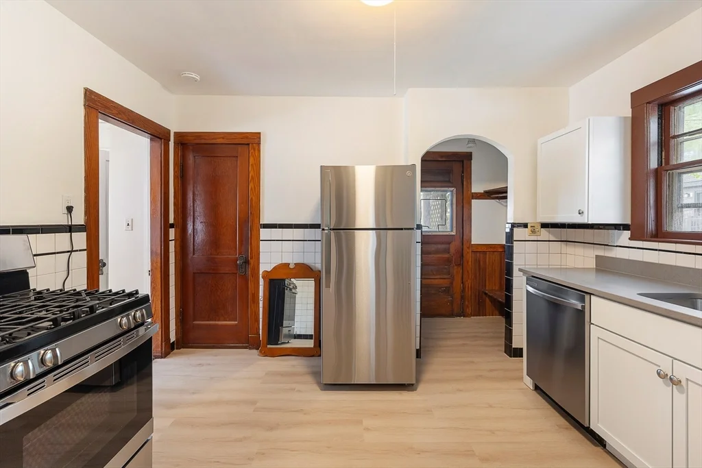 3 bed, 1 bath apartment for rent at 29-31 Chatham St Unit 2, Harvard Square — photo 12 of 24