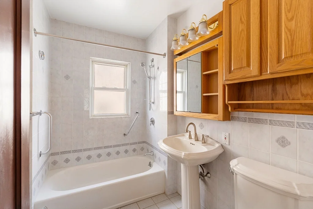 3 bed, 1 bath apartment for rent at 29-31 Chatham St Unit 2, Harvard Square — photo 20 of 24
