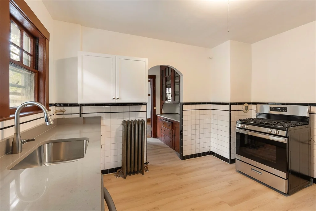 3 bed, 1 bath apartment for rent at 29-31 Chatham St Unit 2, Harvard Square — photo 13 of 24