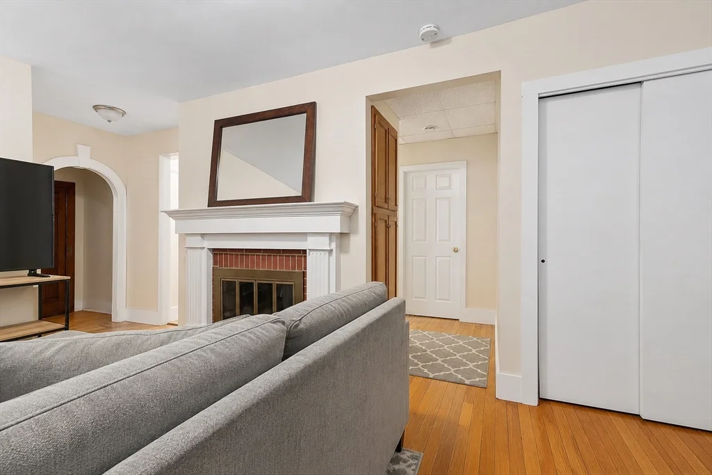 1 bed, 1 bath apartment for rent at 29-31 Rockrimmon Rd Unit 1R, Tatnuck — photo 6 of 11