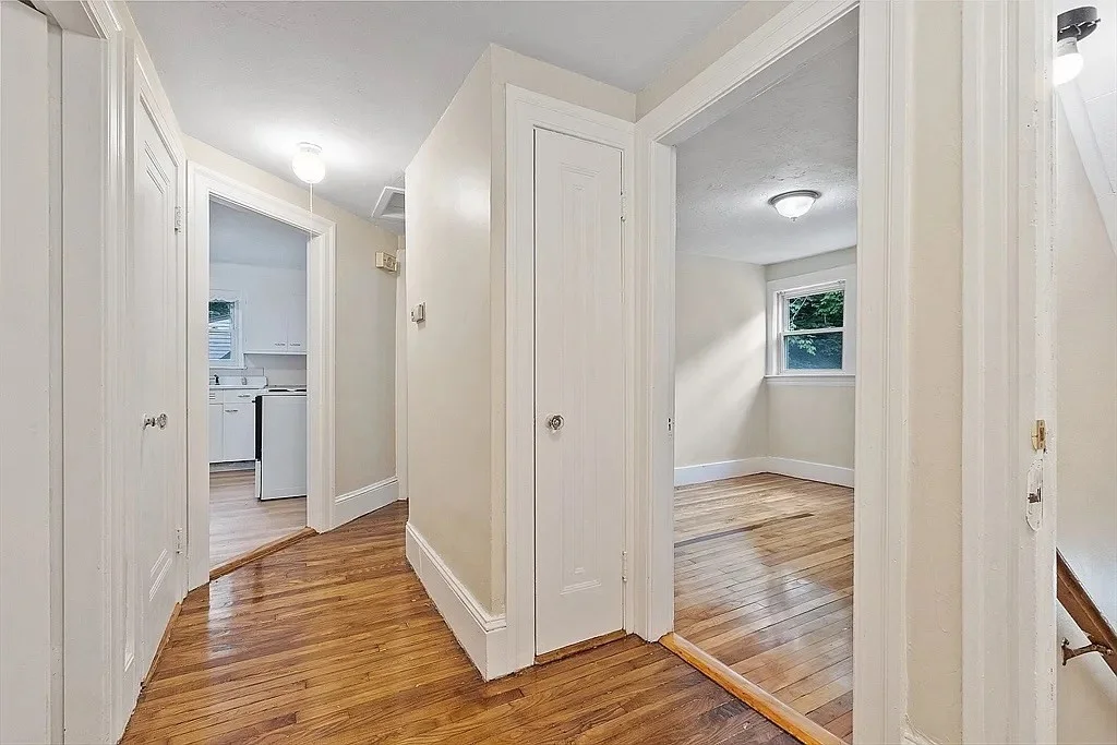 1 bed, 1 bath apartment for rent at 29-31 Rockrimmon Rd Unit 2R, Tatnuck — photo 4 of 12