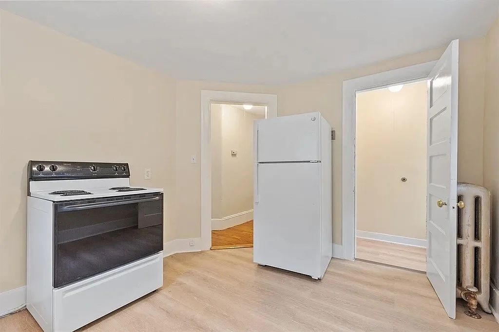 1 bed, 1 bath apartment for rent at 29-31 Rockrimmon Rd Unit 2R, Tatnuck — photo 10 of 12