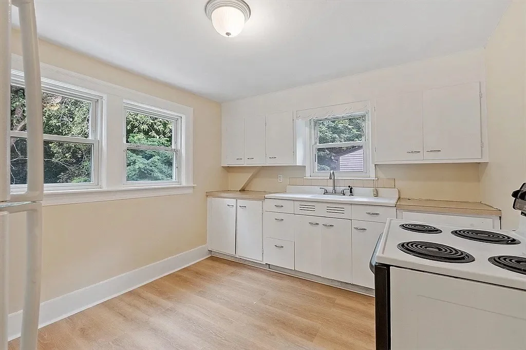 1 bed, 1 bath apartment for rent at 29-31 Rockrimmon Rd Unit 2R, Tatnuck — photo 9 of 12