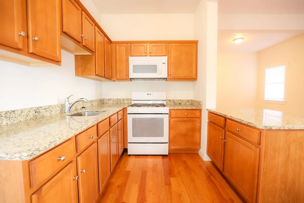 3 bed, 1 bath apartment for rent at 29-33 Highland Ave Unit 3, Fitchburg — photo 5 of 19