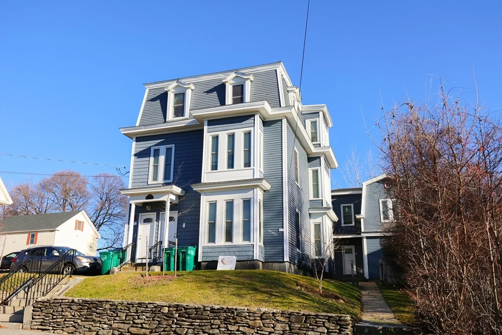 3 bed, 1 bath apartment for rent at 29-33 Highland Ave Unit 3, Fitchburg — photo 3 of 19