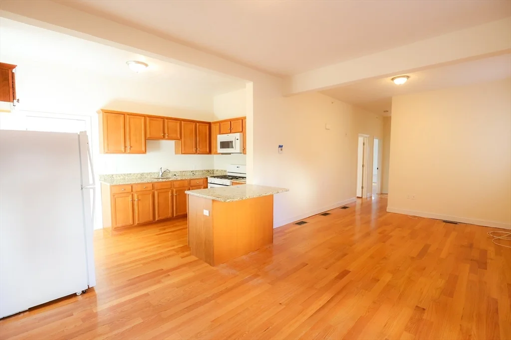 3 bed, 1 bath apartment for rent at 29-33 Highland Ave Unit 3, Fitchburg — photo 7 of 19