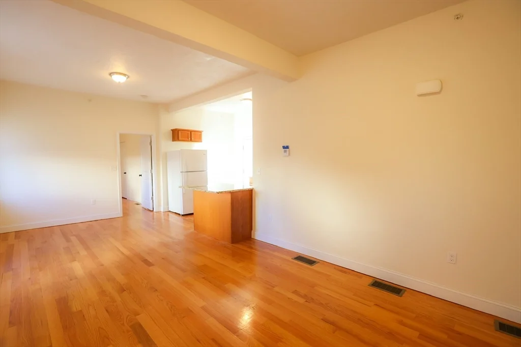 3 bed, 1 bath apartment for rent at 29-33 Highland Ave Unit 3, Fitchburg — photo 9 of 19