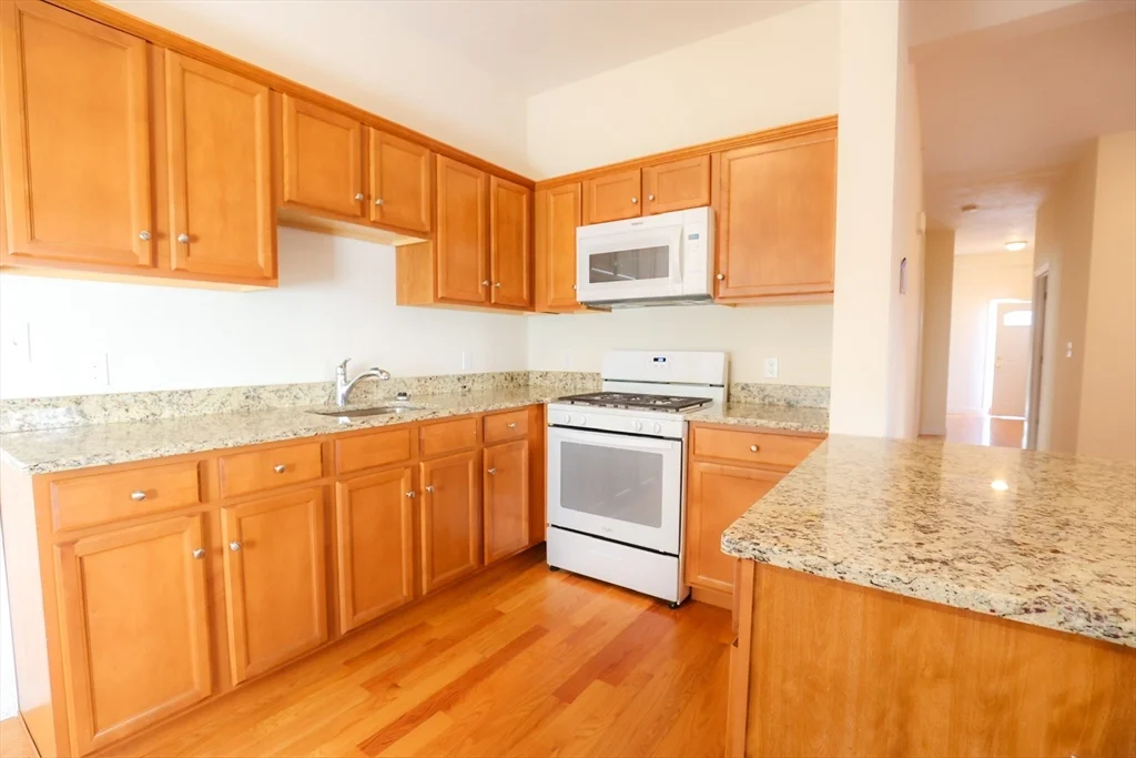 3 bed, 1 bath apartment for rent at 29-33 Highland Ave Unit 3, Fitchburg — photo 4 of 19