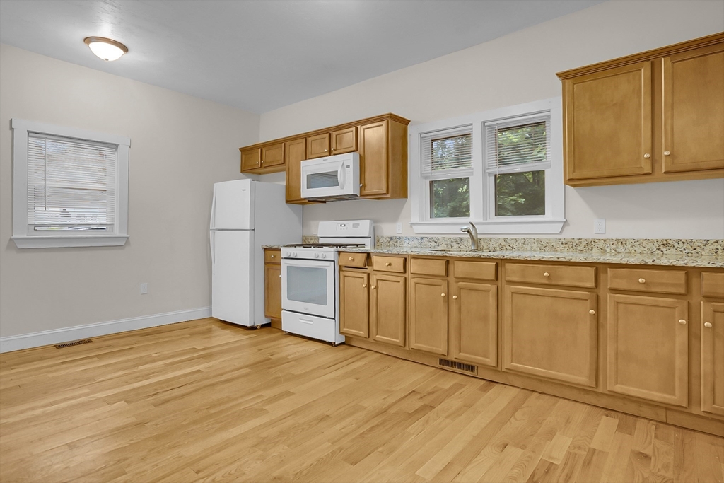 2 bed, 2 bath apartment for rent at 29-33 Highland Ave Unit 4, Fitchburg — photo 4 of 17
