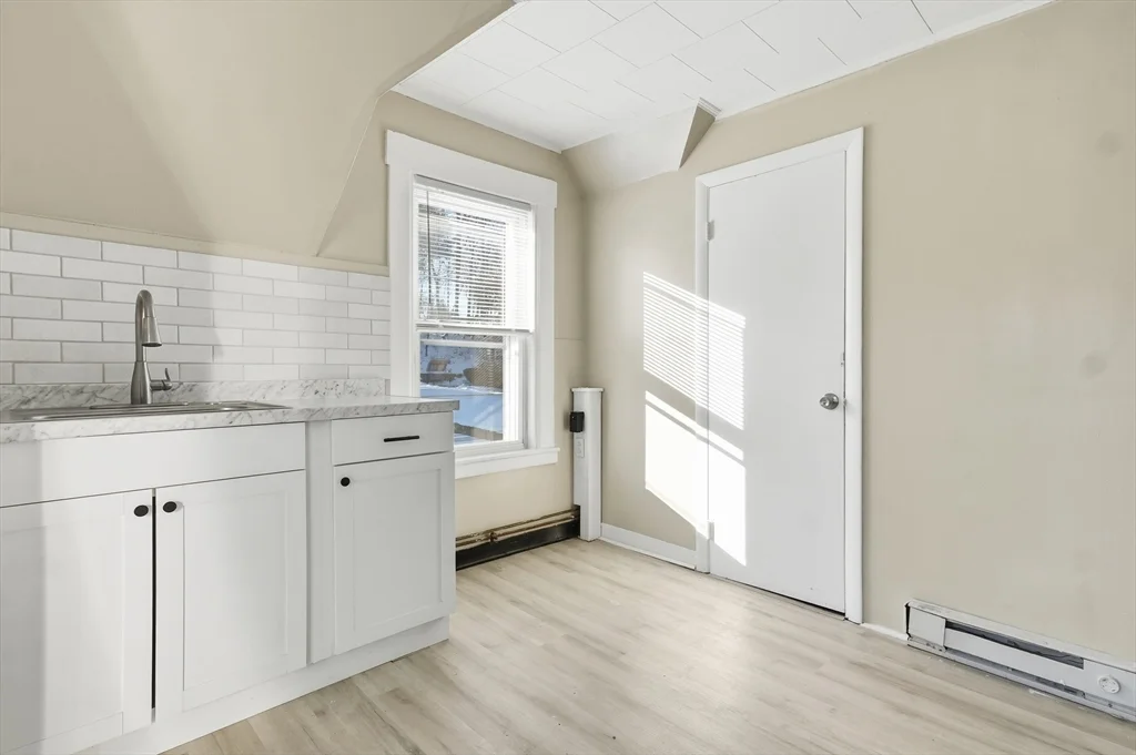 4 bed, 1 bath apartment for rent at 29 Allen St Unit 3, Gardner — photo 10 of 27