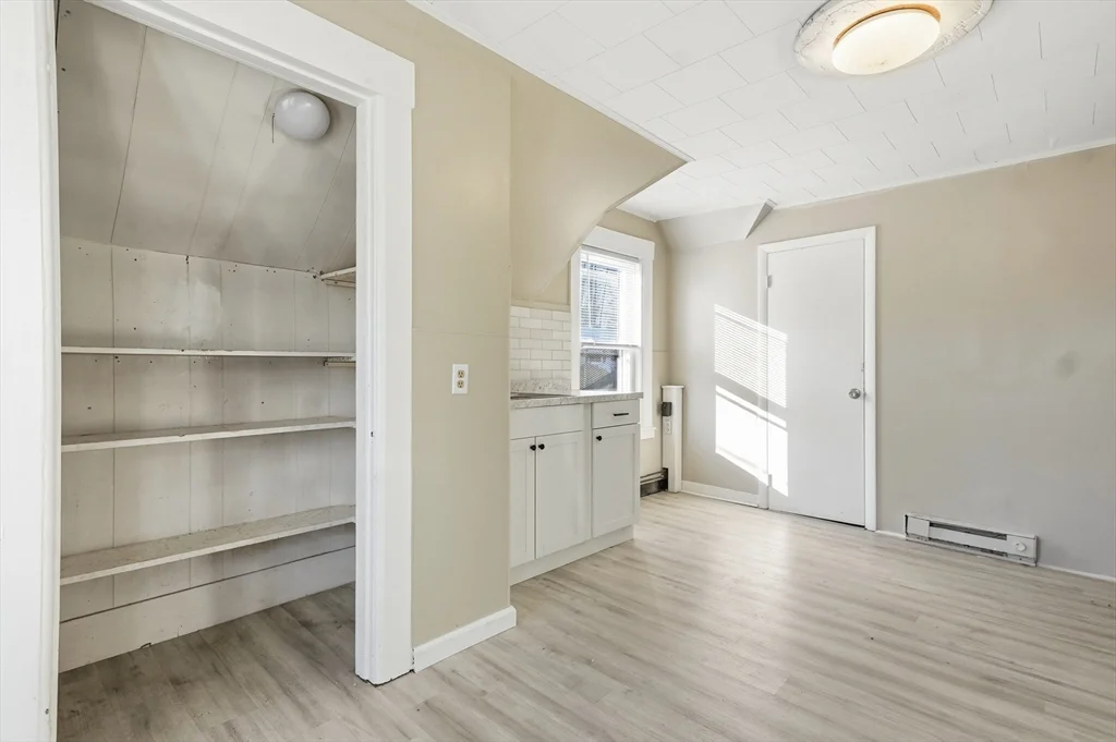 4 bed, 1 bath apartment for rent at 29 Allen St Unit 3, Gardner — photo 8 of 27