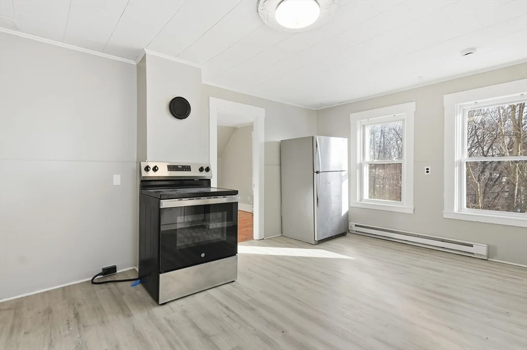 4 bed, 1 bath apartment for rent at 29 Allen St Unit 3, Gardner — photo 6 of 27