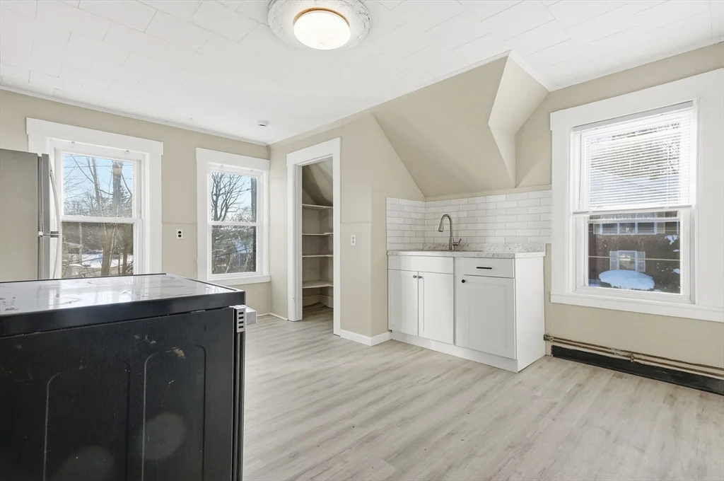 4 bed, 1 bath apartment for rent at 29 Allen St Unit 3, Gardner — photo 1 of 27