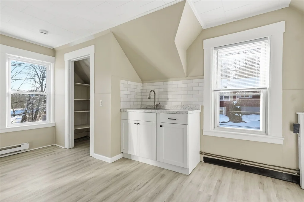 4 bed, 1 bath apartment for rent at 29 Allen St Unit 3, Gardner — photo 9 of 27