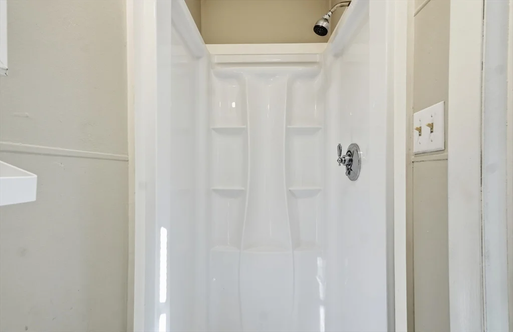 4 bed, 1 bath apartment for rent at 29 Allen St Unit 3, Gardner — photo 12 of 27