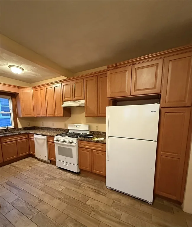 4 bed, 1 bath apartment for rent at 29 Almont St Unit 2, Mattapan — photo 6 of 20