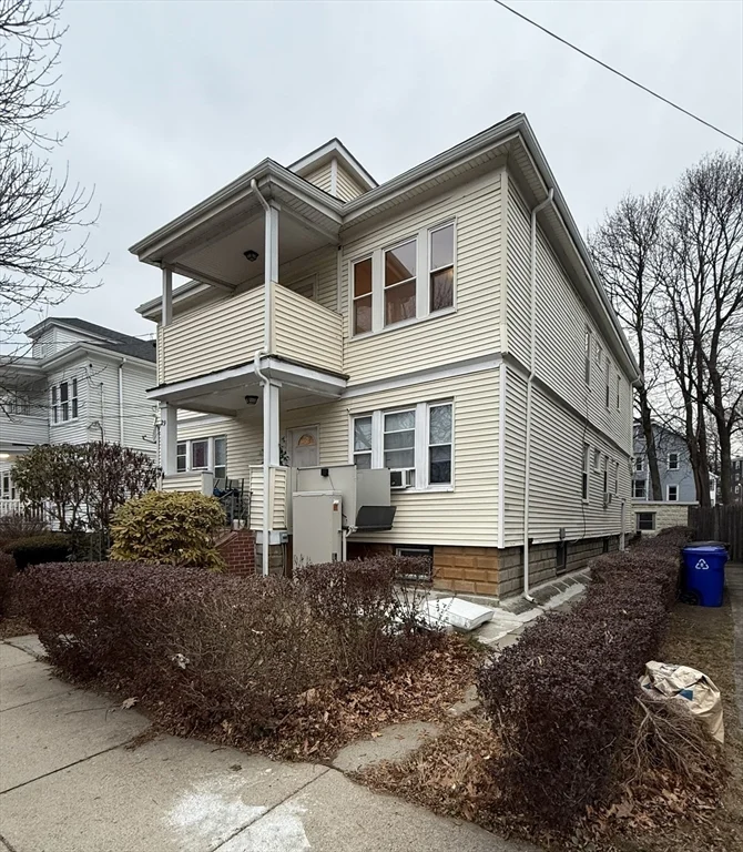 4 bed, 1 bath apartment for rent at 29 Almont St Unit 2, Mattapan — photo 2 of 20