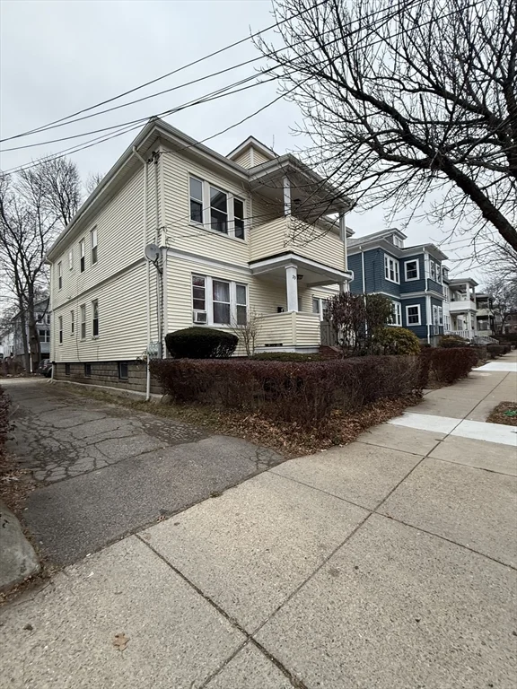 4 bed, 1 bath apartment for rent at 29 Almont St Unit 2, Mattapan — photo 3 of 20
