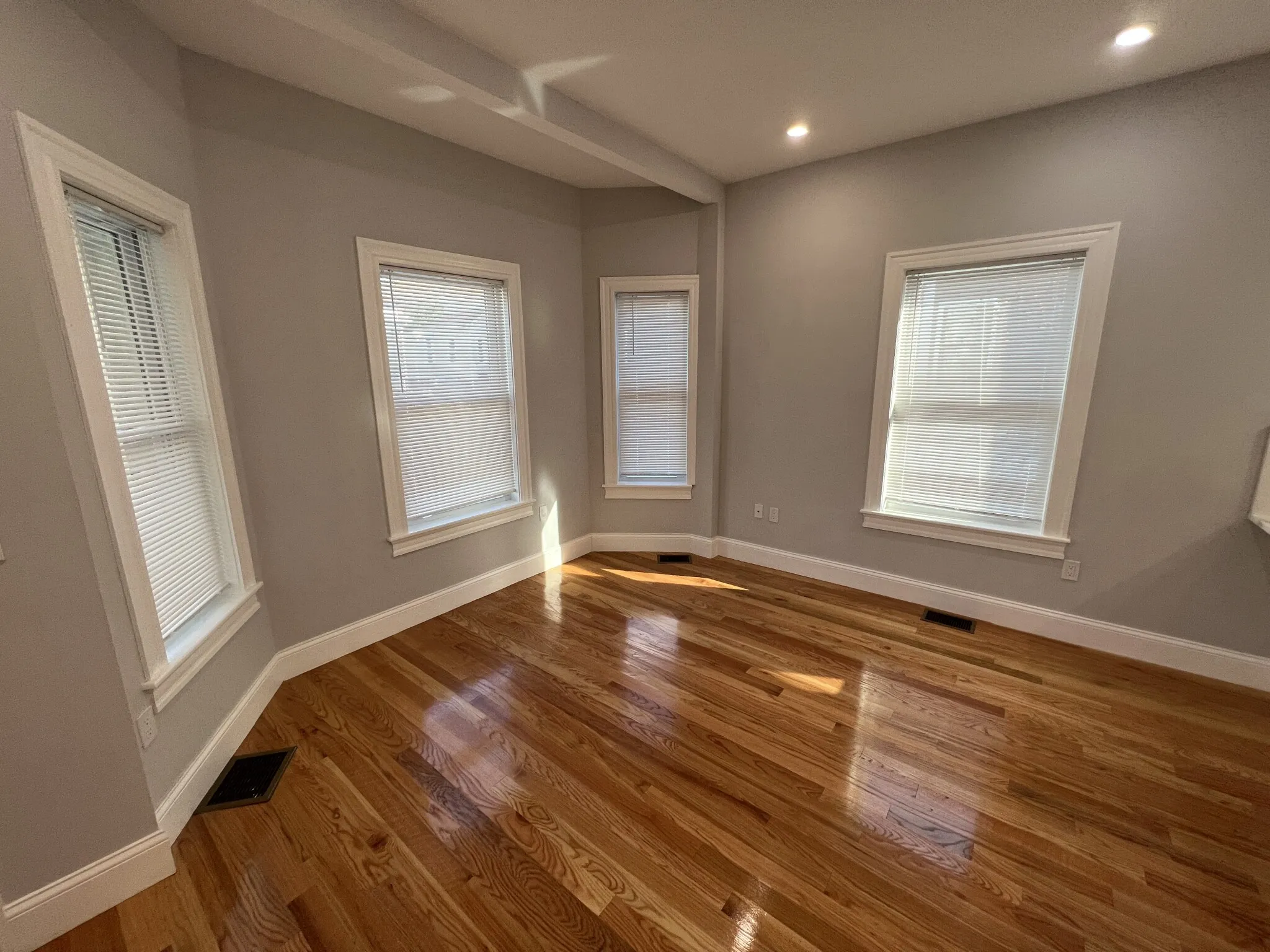 3 bed, 2 bath apartment for rent at 29 Alpine St Unit 1, Powder House Square — photo 3 of 33