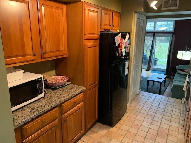 3 bed, 2 bath apartment for rent at 29 Amity Pl Unit n/a, Amherst — photo 5 of 14