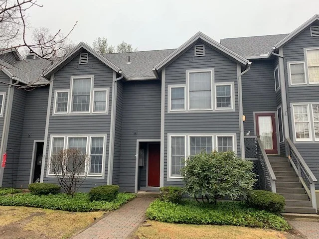 3 bed, 2 bath apartment for rent at 29 Amity Pl Unit n/a, Amherst — photo 1 of 14