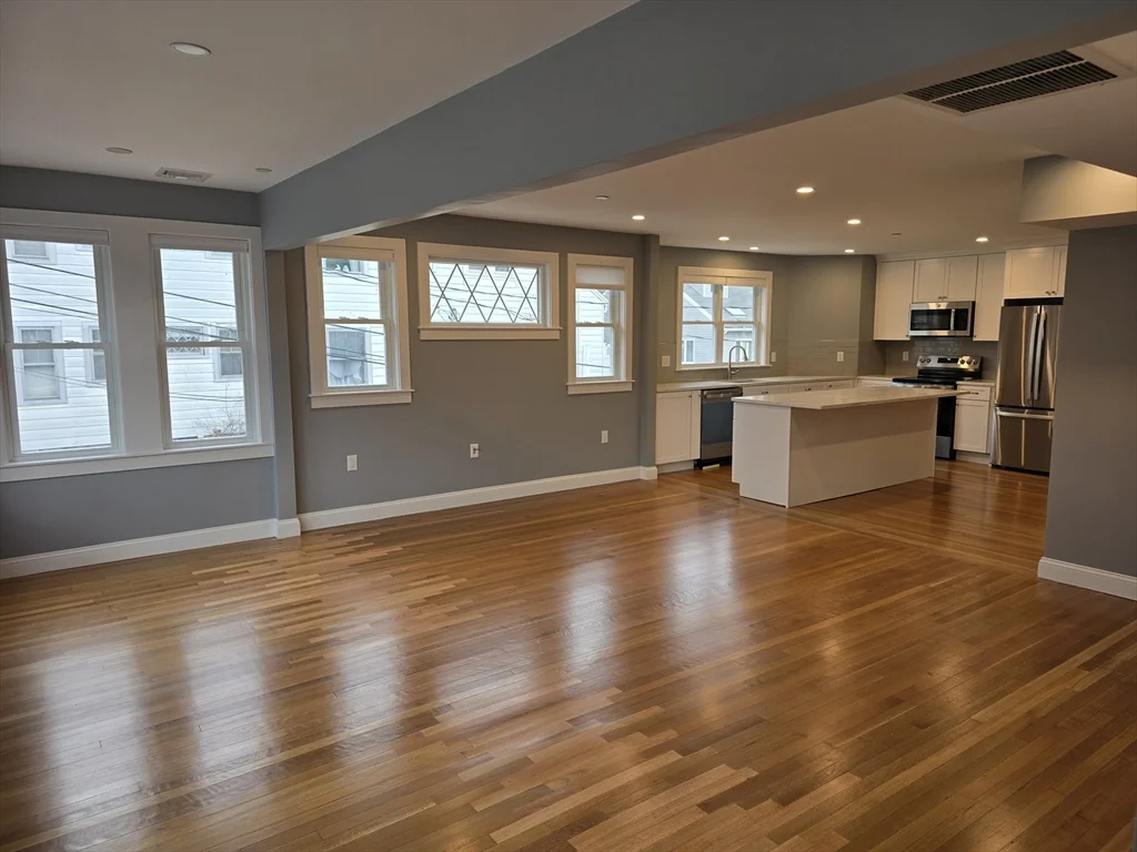 3 bed, 1 bath apartment for rent at 29 Appleton St Unit 2, Arlington Heights — photo 9 of 23