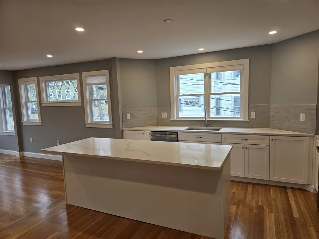 3 bed, 1 bath apartment for rent at 29 Appleton St Unit 2, Arlington Heights — photo 7 of 23