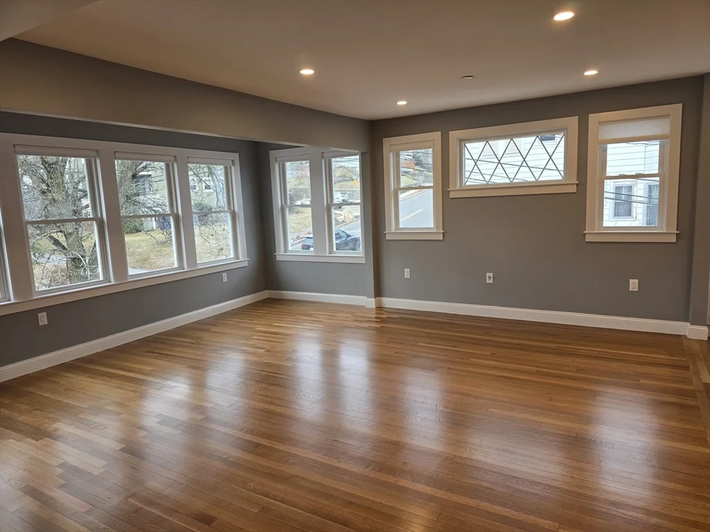 3 bed, 1 bath apartment for rent at 29 Appleton St Unit 2, Arlington Heights — photo 6 of 23