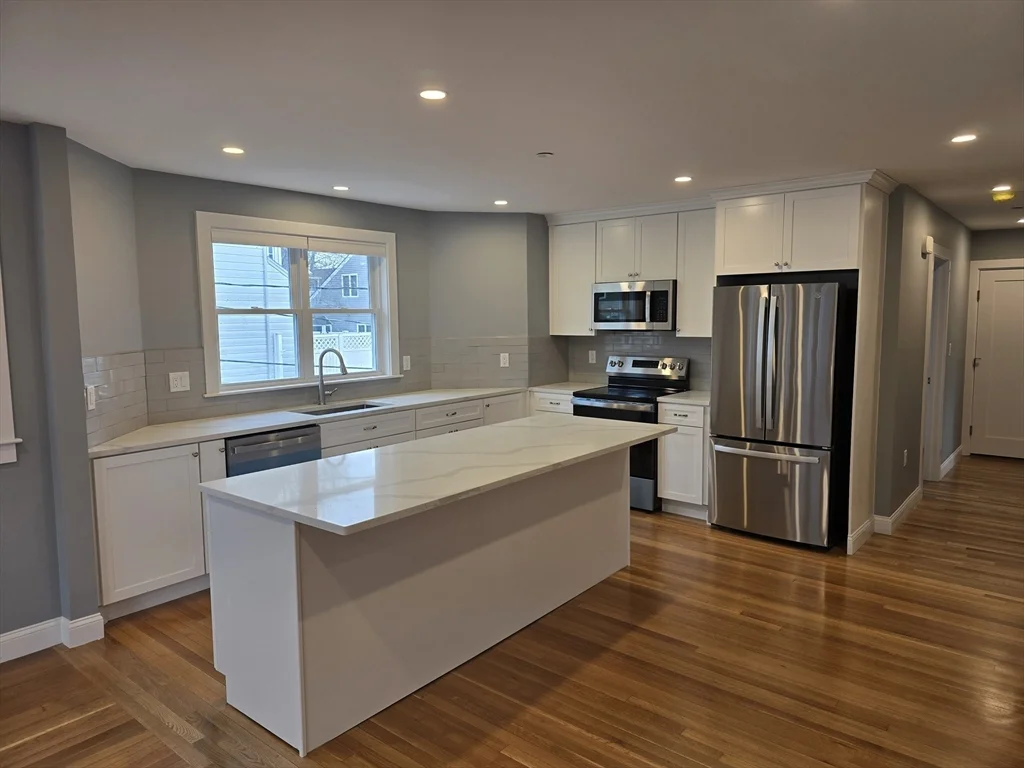 3 bed, 1 bath apartment for rent at 29 Appleton St Unit 2, Arlington Heights — photo 8 of 23