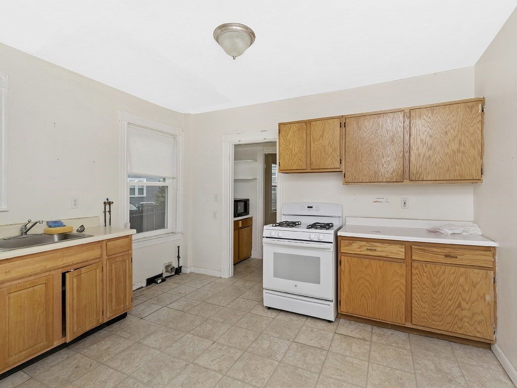 2 bed, 1 bath apartment for rent at 29 Appleton Unit 29R, Wollaston — photo 2 of 9