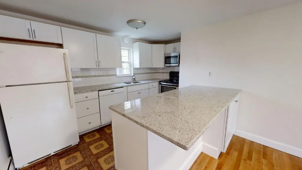 2 bed, 1 bath apartment for rent at 29 Arlington Rd Unit 4, Woburn — photo 3 of 23