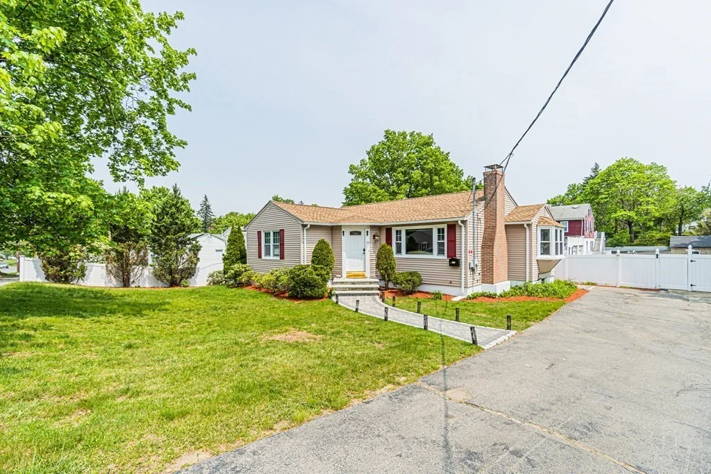 3 bed, 1 bath apartment for rent at 29 Banbury Ave Unit 1, Waltham — photo 3 of 41