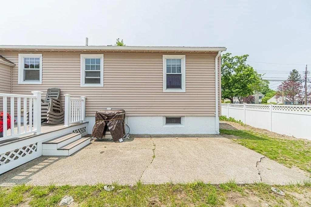 3 bed, 1 bath apartment for rent at 29 Banbury Ave Unit 1, Waltham — photo 8 of 41