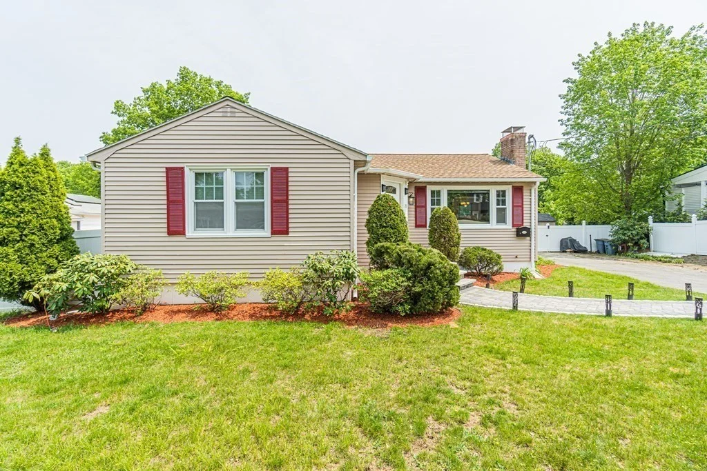 3 bed, 1 bath apartment for rent at 29 Banbury Ave Unit 1, Waltham — photo 4 of 41
