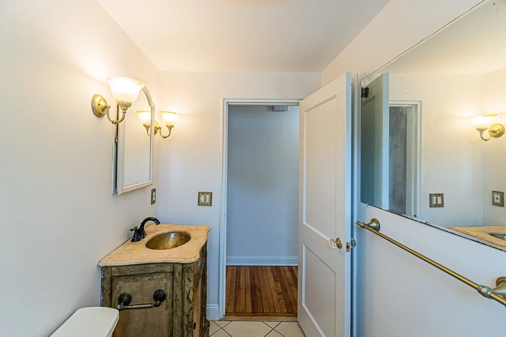 3 bed, 1 bath apartment for rent at 29 Banbury Ave, Waltham — photo 22 of 38