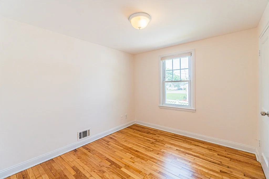 3 bed, 1 bath apartment for rent at 29 Banbury Ave, Waltham — photo 30 of 38