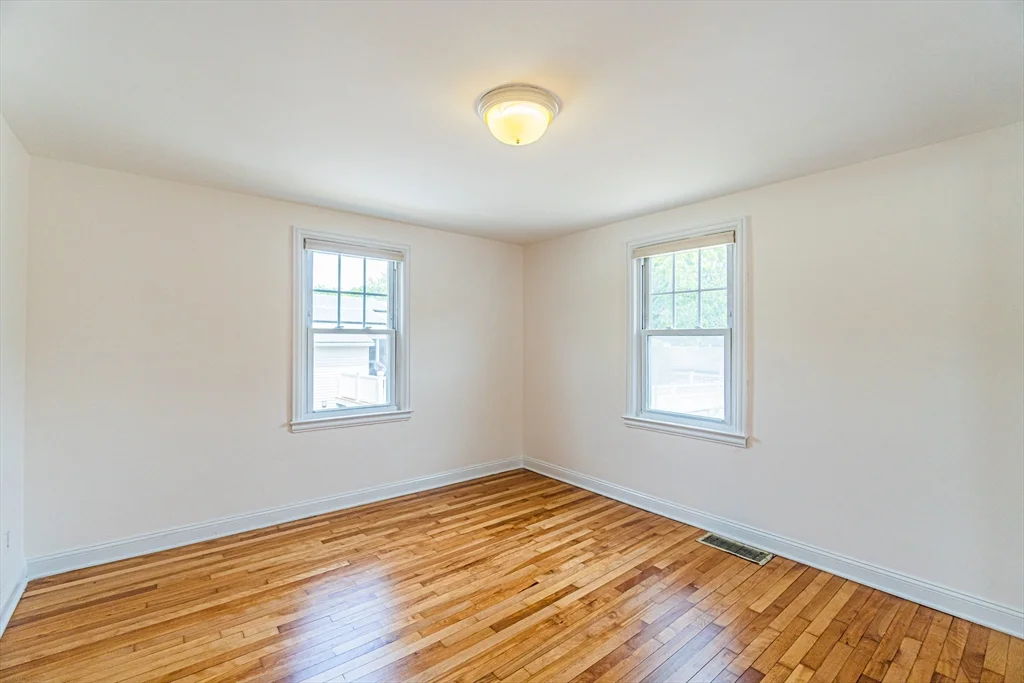 3 bed, 1 bath apartment for rent at 29 Banbury Ave, Waltham — photo 24 of 38