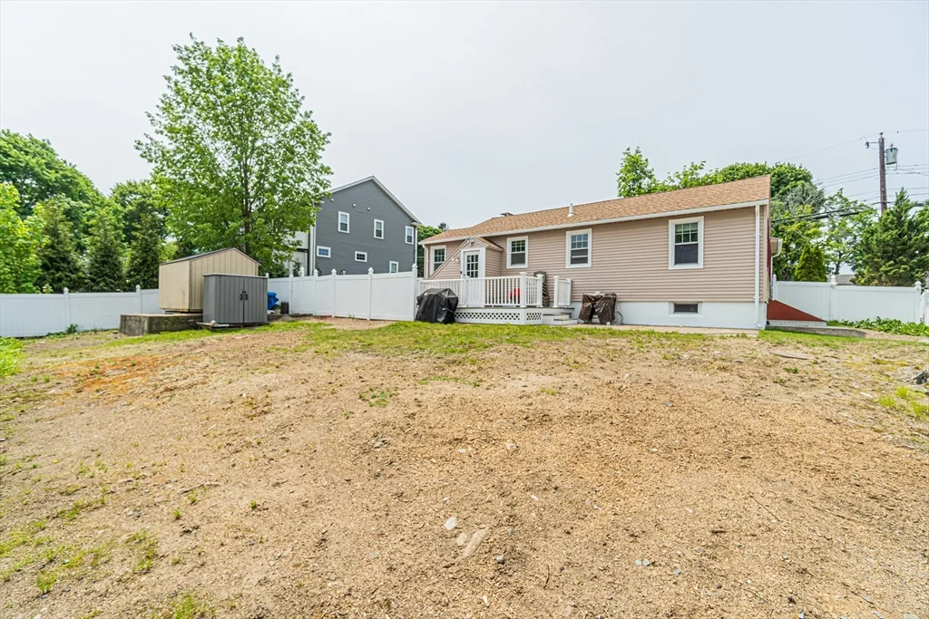 3 bed, 1 bath apartment for rent at 29 Banbury Ave, Waltham — photo 35 of 38