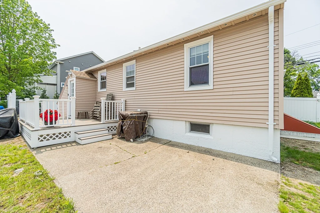 3 bed, 1 bath apartment for rent at 29 Banbury Ave, Waltham — photo 4 of 38