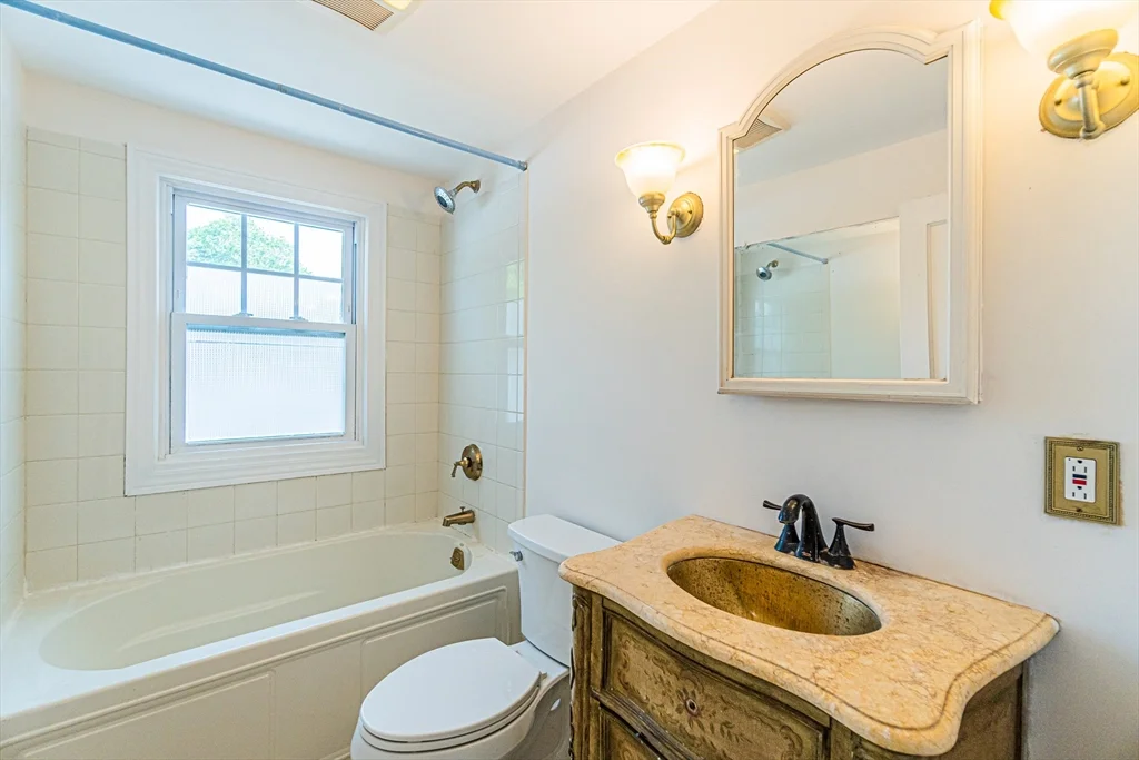 3 bed, 1 bath apartment for rent at 29 Banbury Ave, Waltham — photo 21 of 38