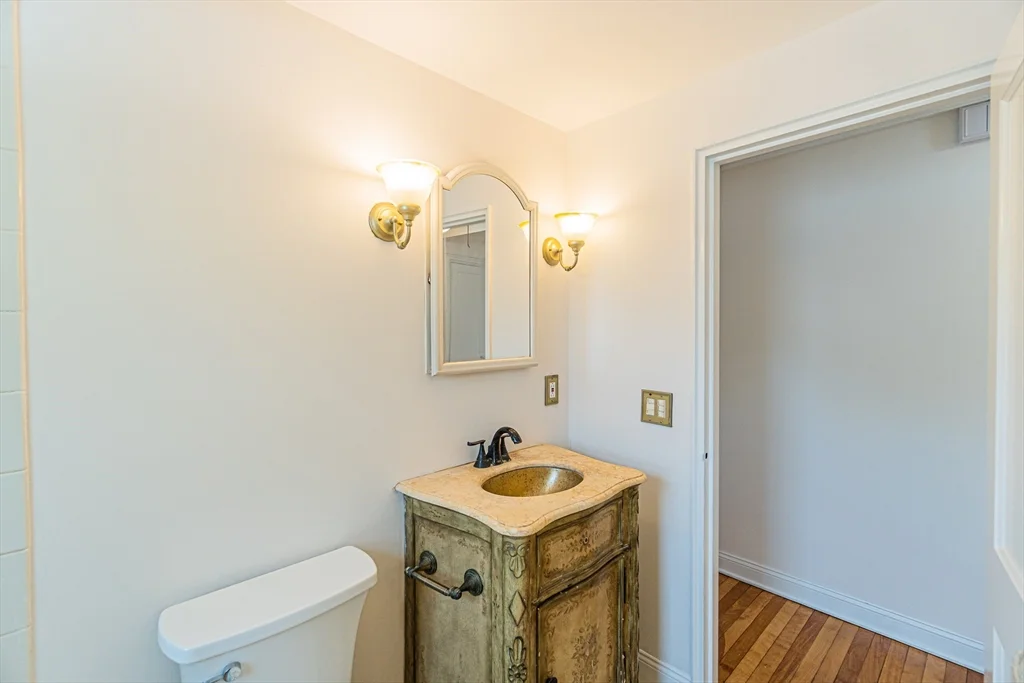 3 bed, 1 bath apartment for rent at 29 Banbury Ave, Waltham — photo 23 of 38