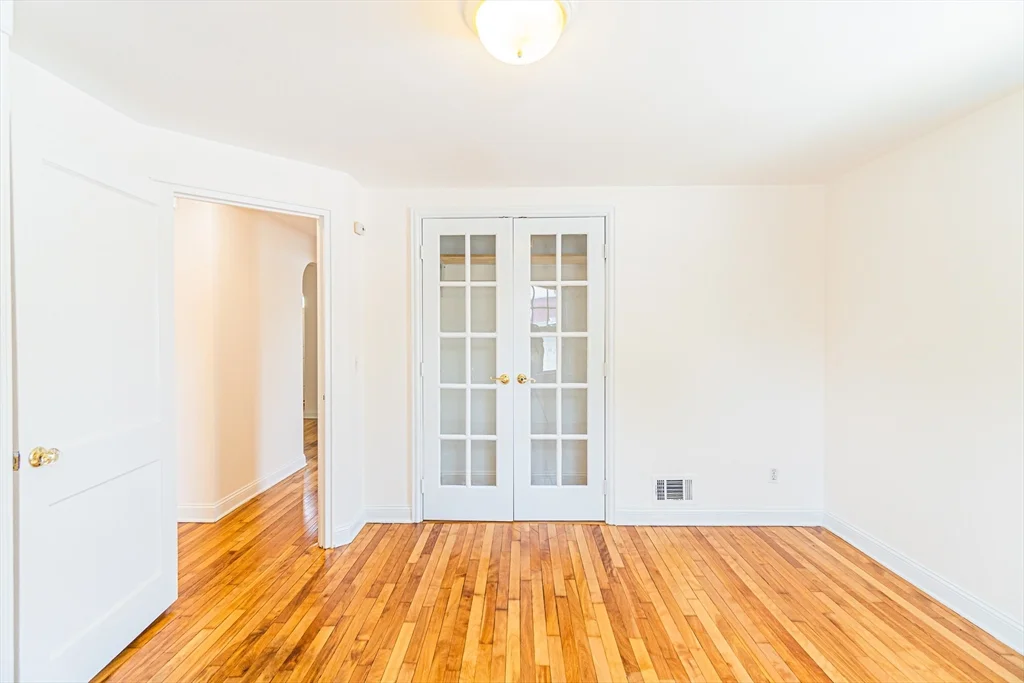 3 bed, 1 bath apartment for rent at 29 Banbury Ave, Waltham — photo 26 of 38