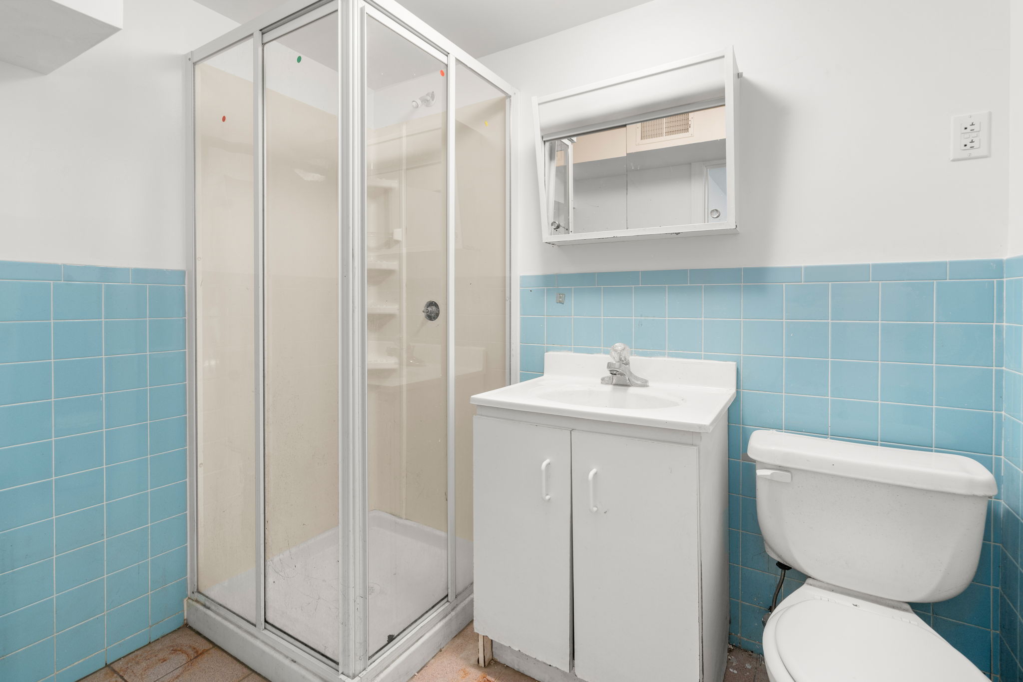 4 bed, 3 bath apartment for rent at 29 Beaconwood Rd Unit B, Newton Highlands — photo 33 of 56