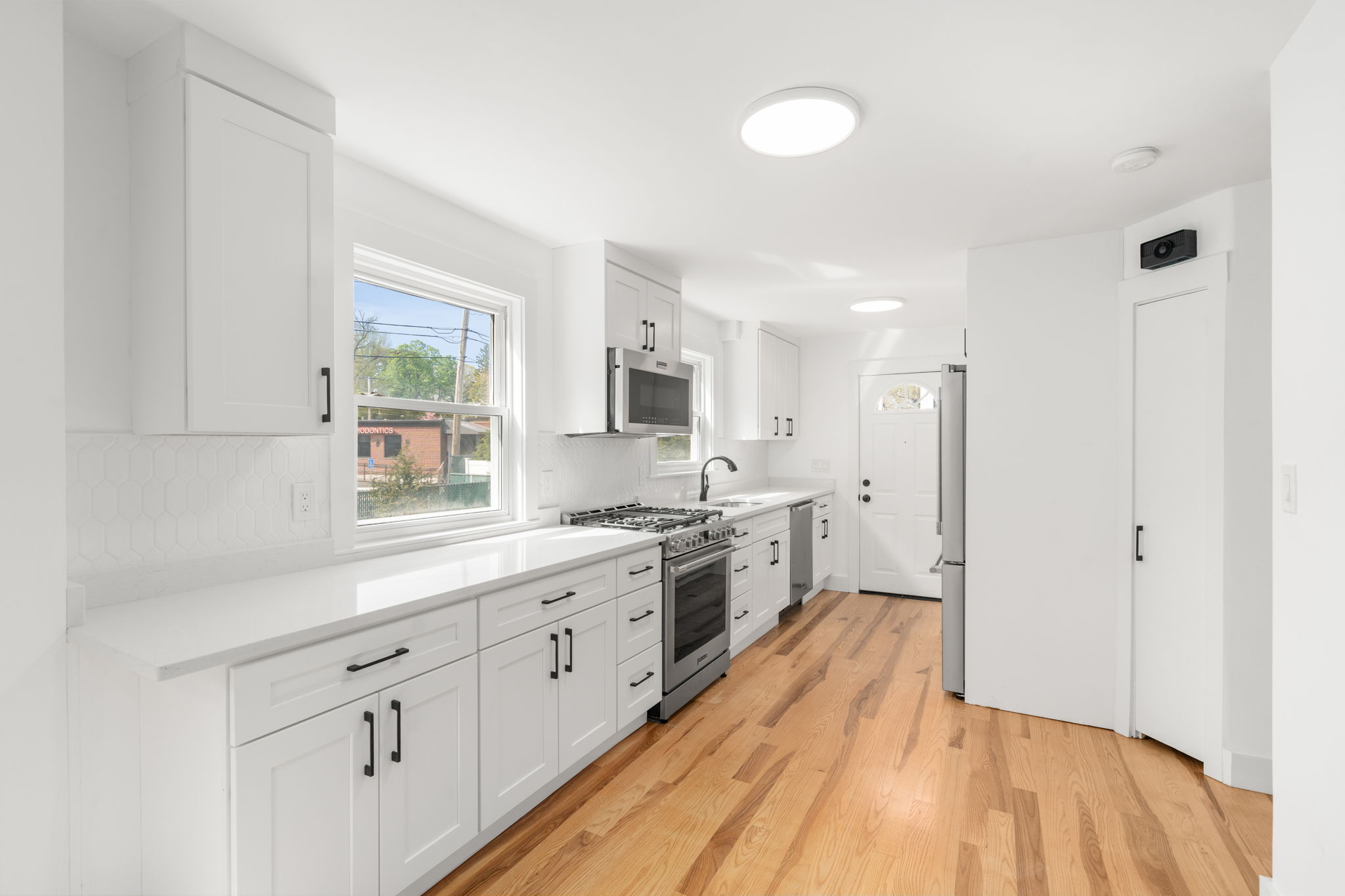 4 bed, 3 bath apartment for rent at 29 Beaconwood Rd Unit B, Newton Highlands — photo 28 of 56