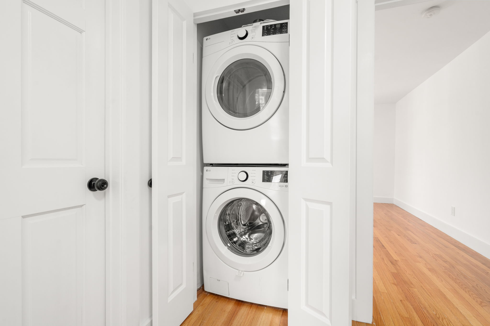 4 bed, 3 bath apartment for rent at 29 Beaconwood Rd Unit B, Newton Highlands — photo 37 of 56