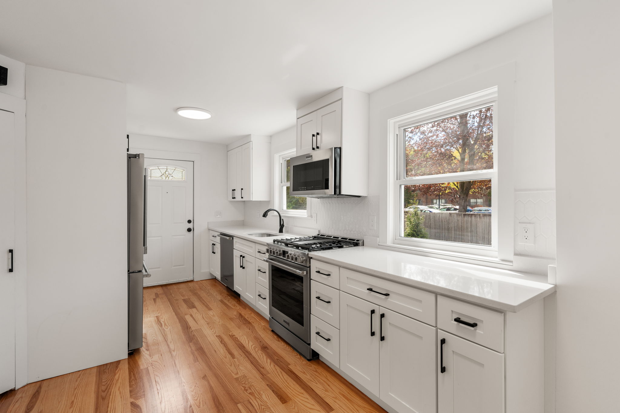 4 bed, 3 bath apartment for rent at 29 Beaconwood Rd Unit B, Newton Highlands — photo 11 of 56