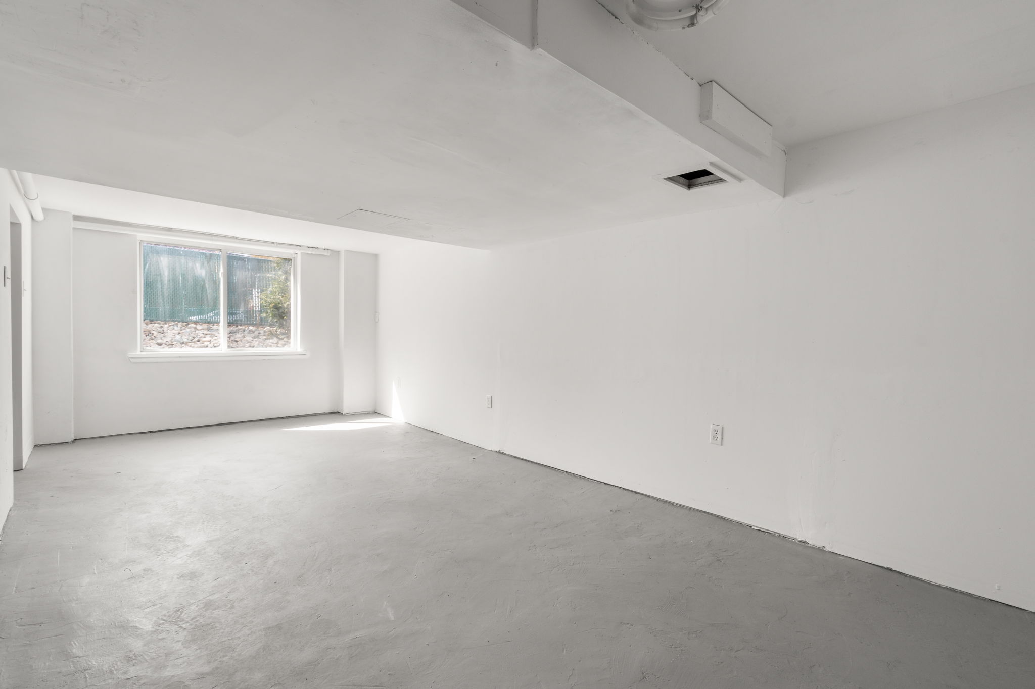 4 bed, 3 bath apartment for rent at 29 Beaconwood Rd Unit B, Newton Highlands — photo 32 of 56