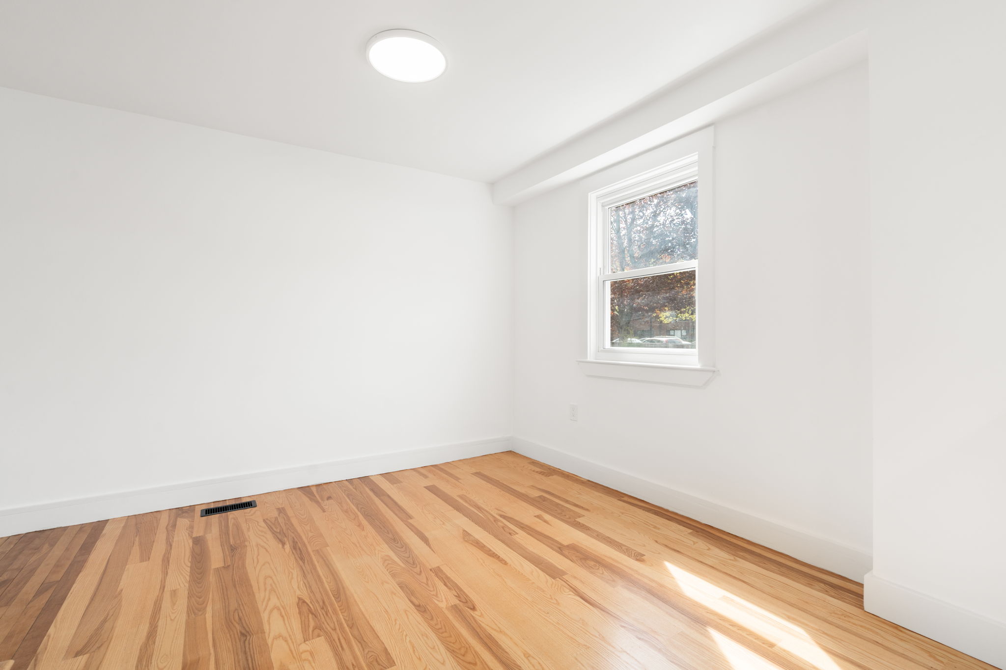 4 bed, 3 bath apartment for rent at 29 Beaconwood Rd Unit B, Newton Highlands — photo 27 of 56