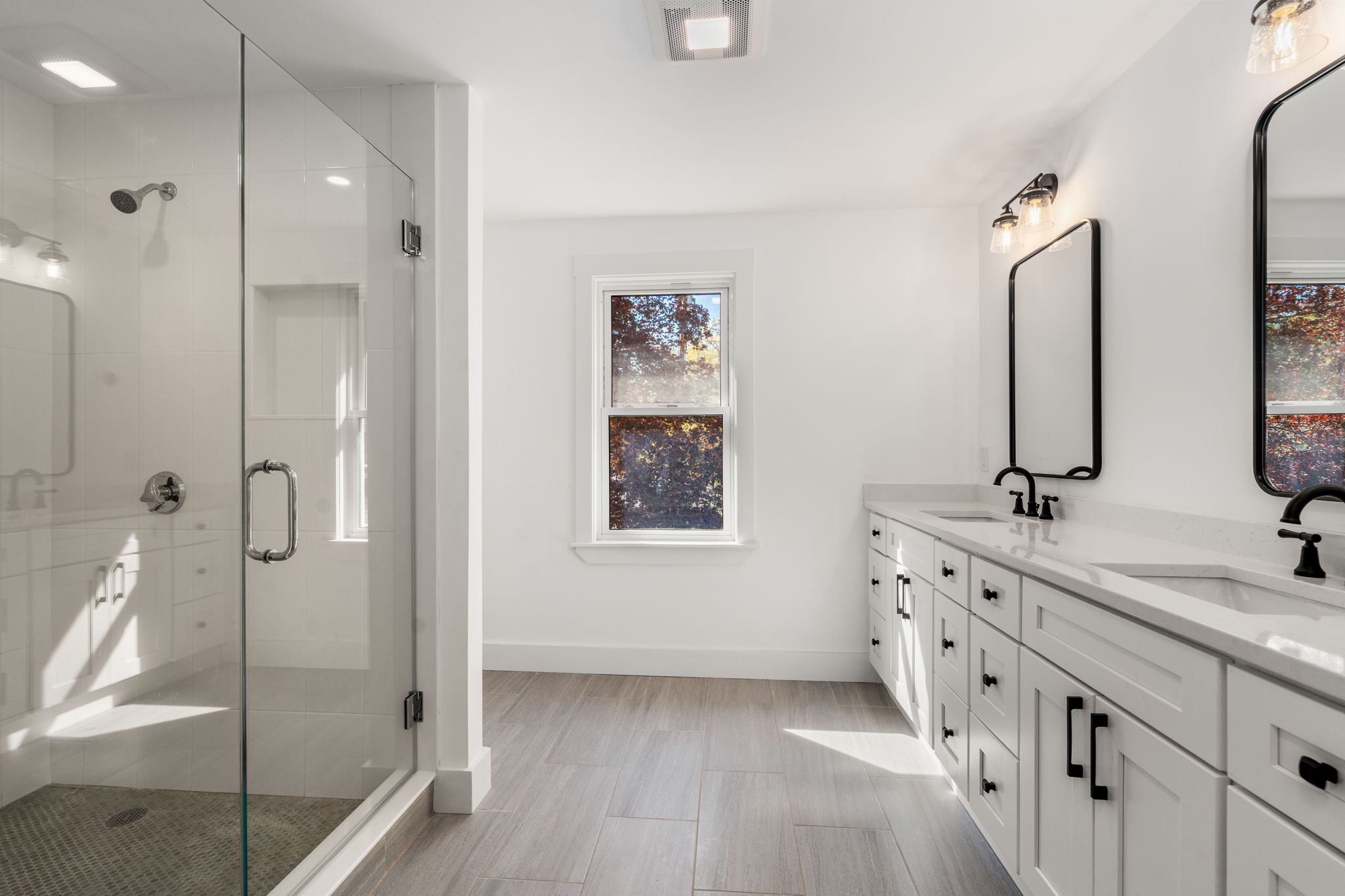 4 bed, 3 bath apartment for rent at 29 Beaconwood Rd Unit B, Newton Highlands — photo 43 of 56